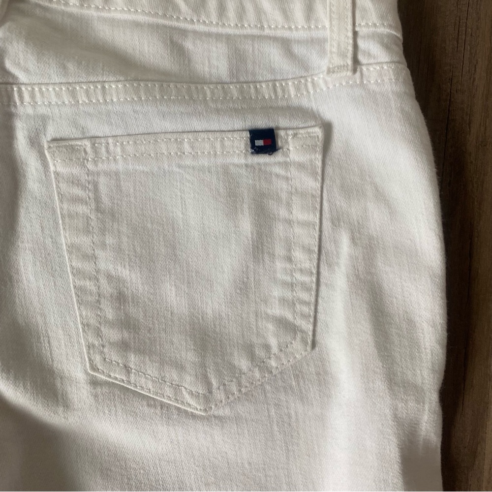 Tommy Hilfiger White Bermuda Shorts Classic Design - Picture 4 of 9